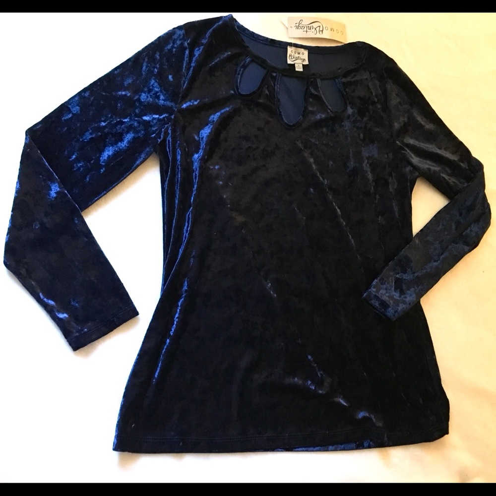 crushed velvet crew neck top w/ keyhole cuts 🌊